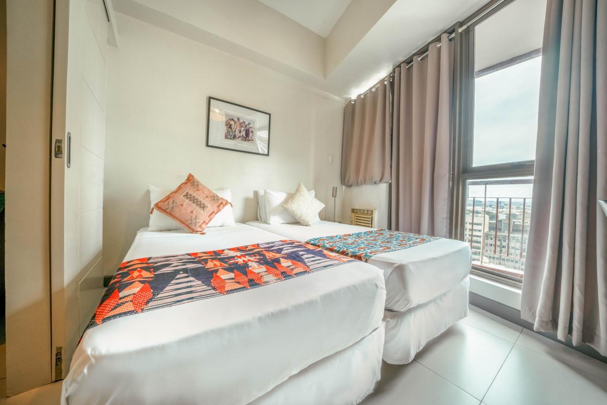 Kl Tower Makati By Ph Staycation Apartment Manila