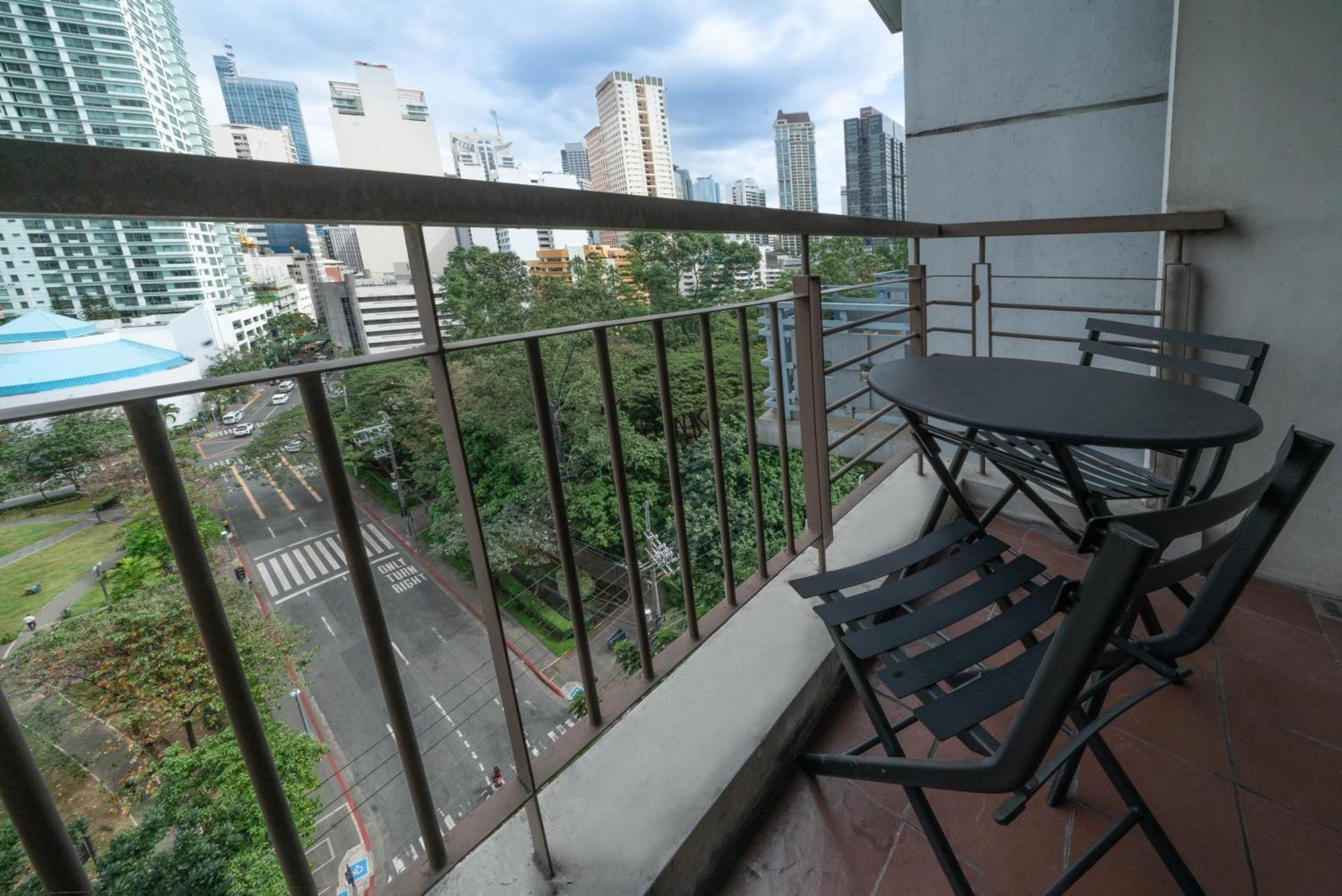 Apartment Kl Tower Makati By Ph Staycation Manila