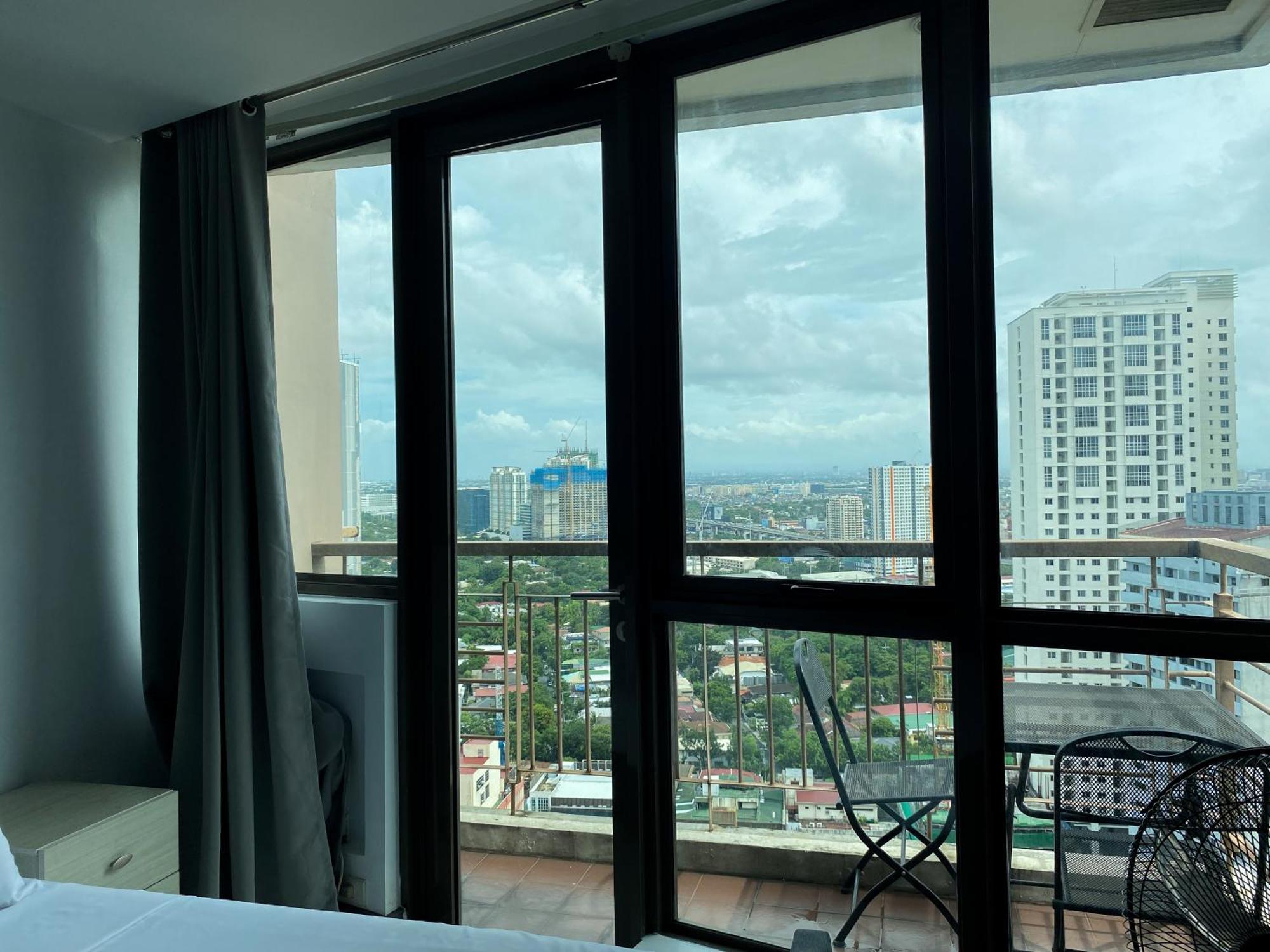 Kl Tower Makati By Ph Staycation Apartment *